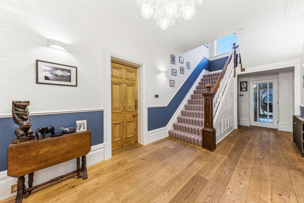 Property photo 3 of 38