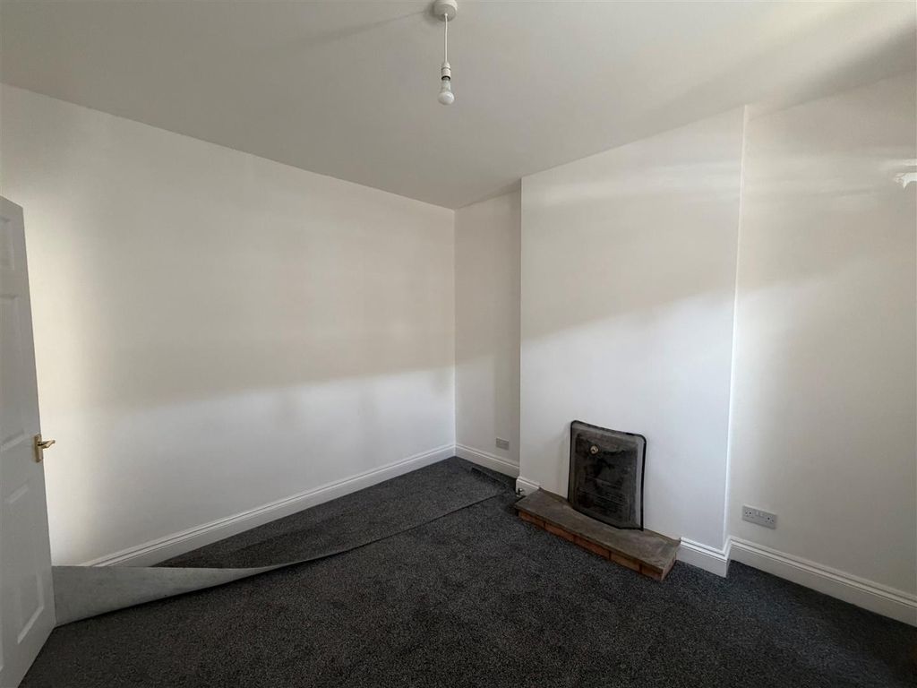 Property photo 2 of 9 8.Jpg