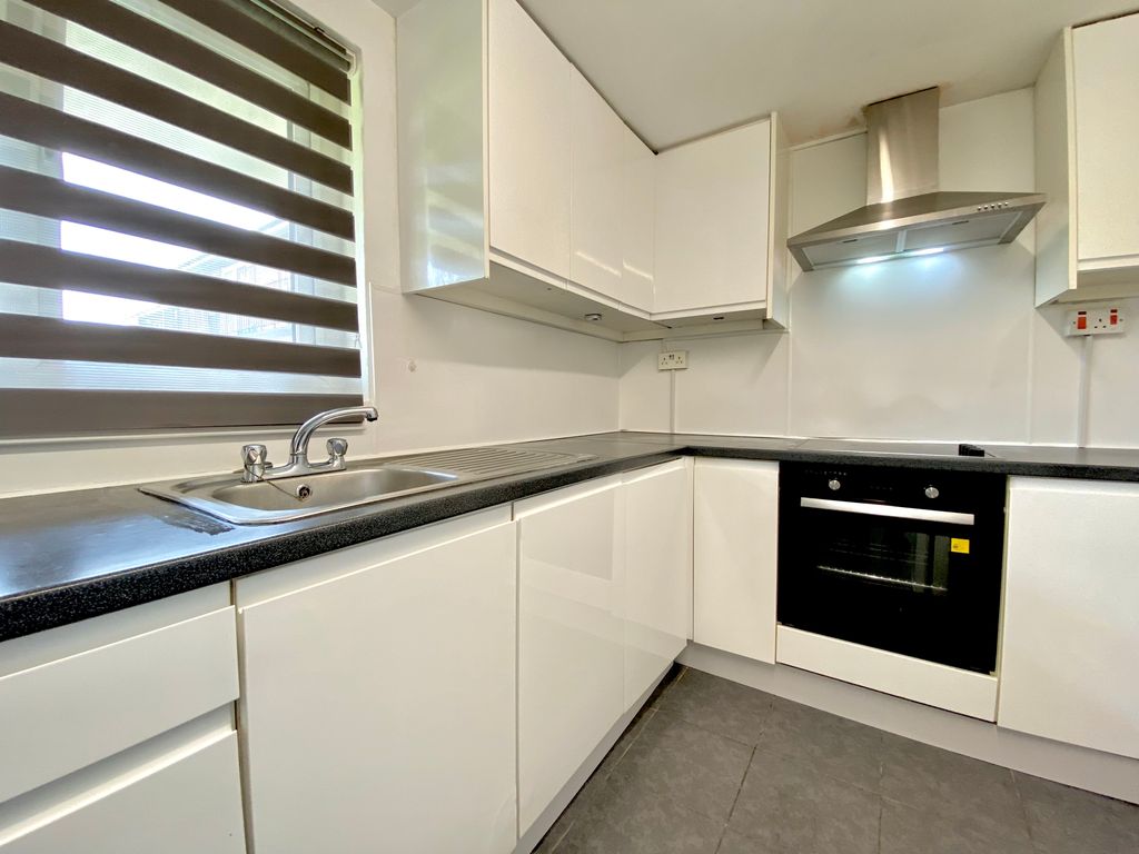 Property photo 3 of 7 Kitchen