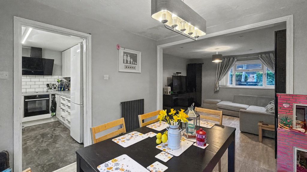 Property photo 2 of 12 4799881