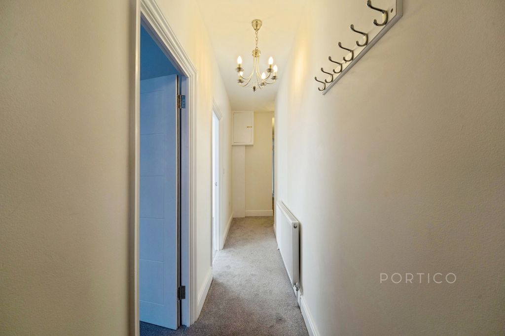 Property photo 2 of 14 Hallway