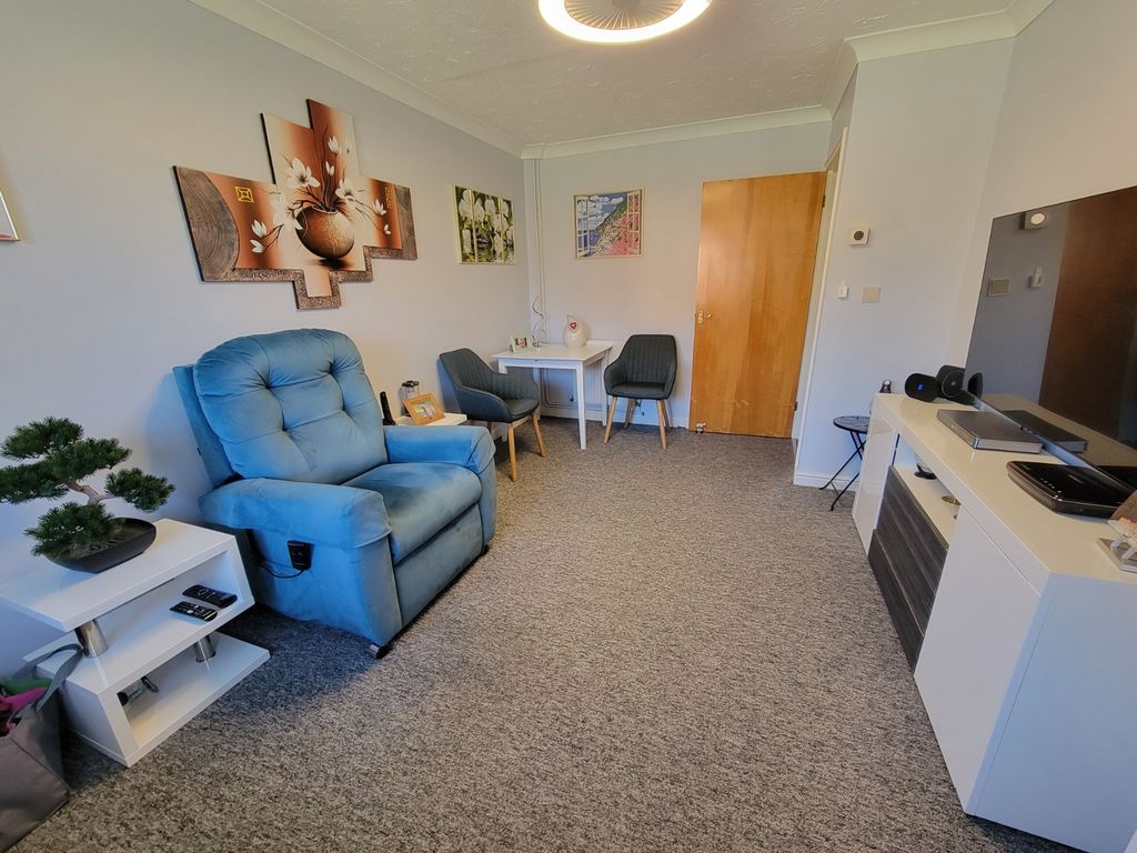 Property photo 2 of 9