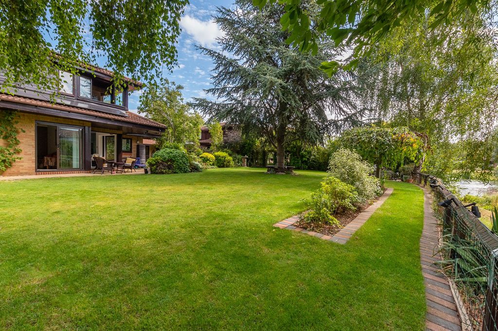Property photo 3 of 21