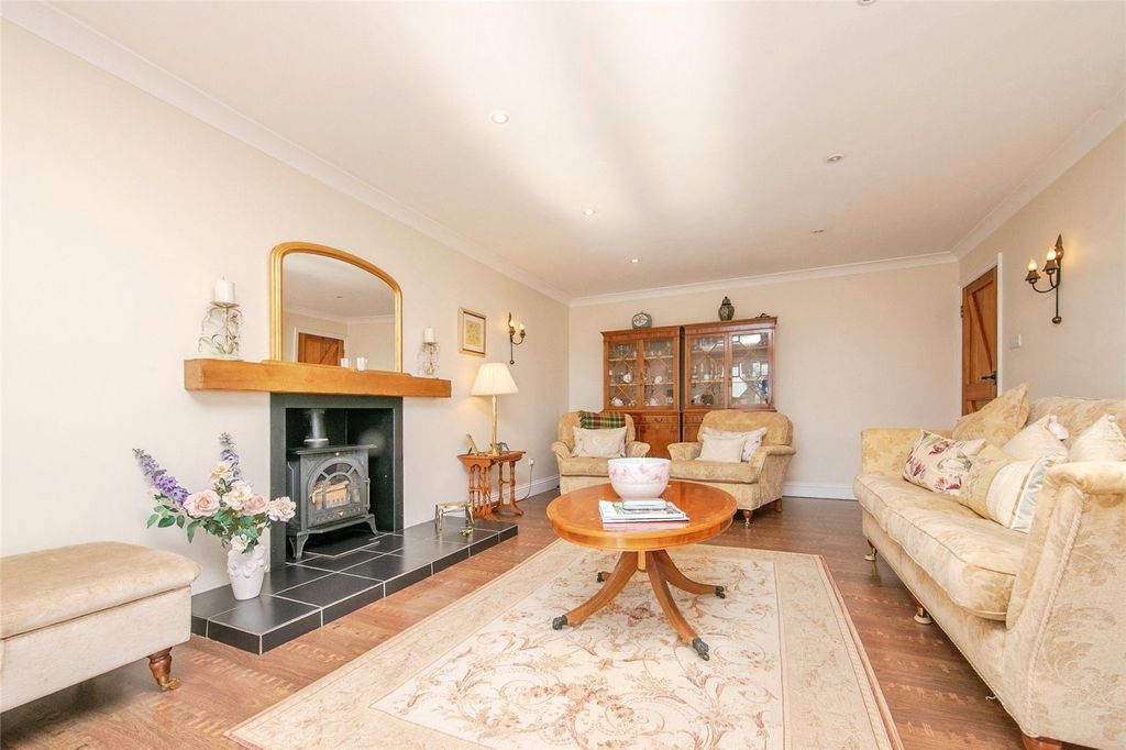 Property photo 2 of 29 Picture No. 21