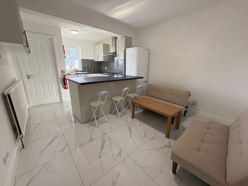 Property photo 2 of 12 Photo 2