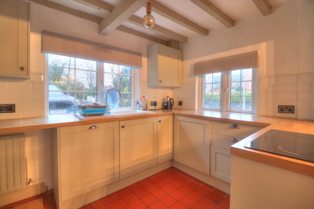 Property photo 3 of 25 Kitchen/Diner