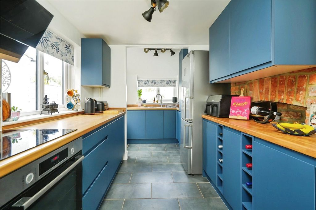 Property photo 2 of 18 Picture No. 25