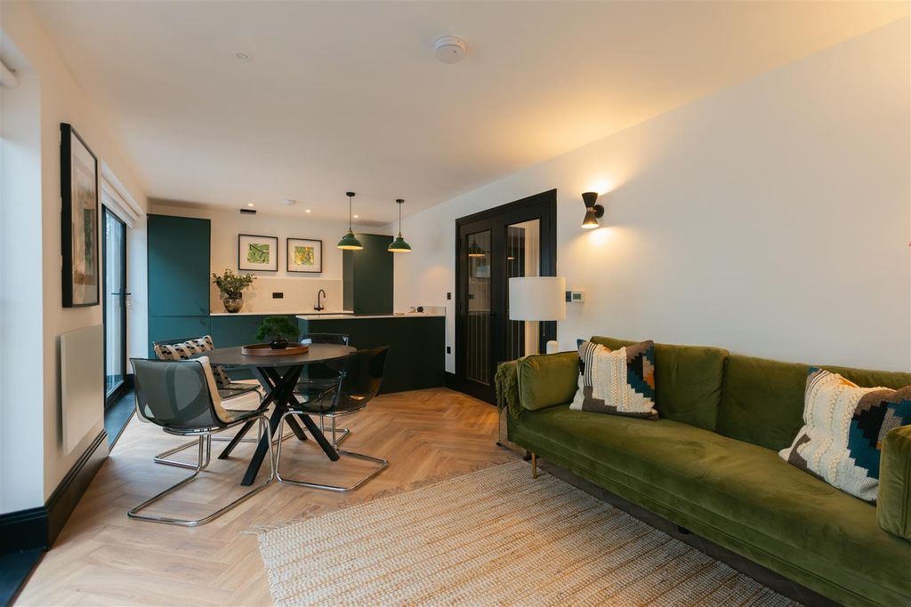 Property photo 2 of 10 Andy HMO -12.Jpg