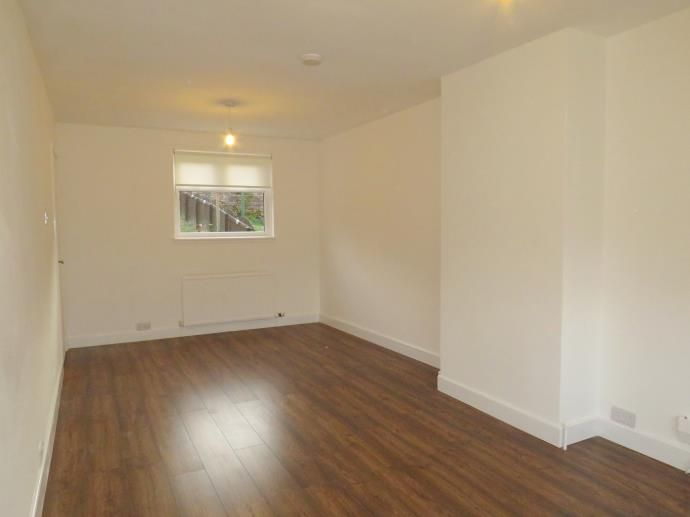 Property photo 3 of 8 Lounge