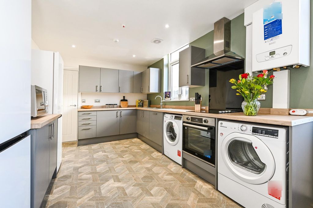 Property photo 2 of 9 Photo 1