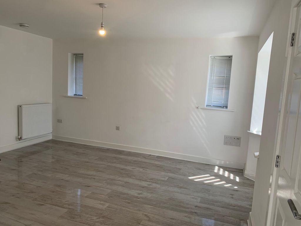 Property photo 1 of 11 Balcony
