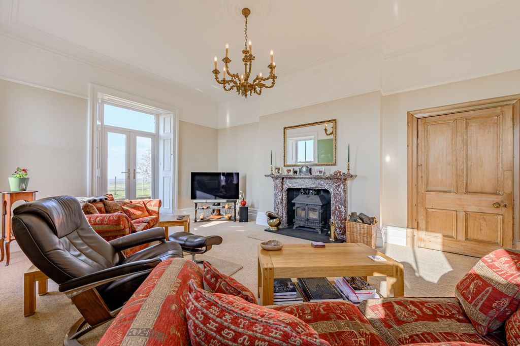 Property photo 2 of 71