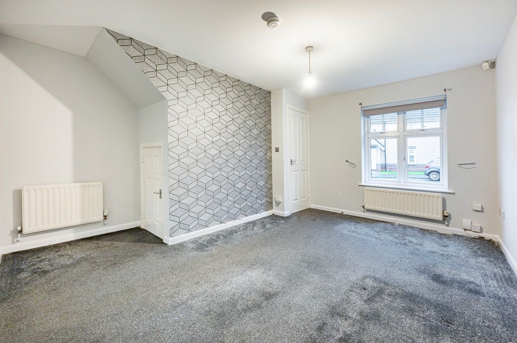 Property photo 2 of 26