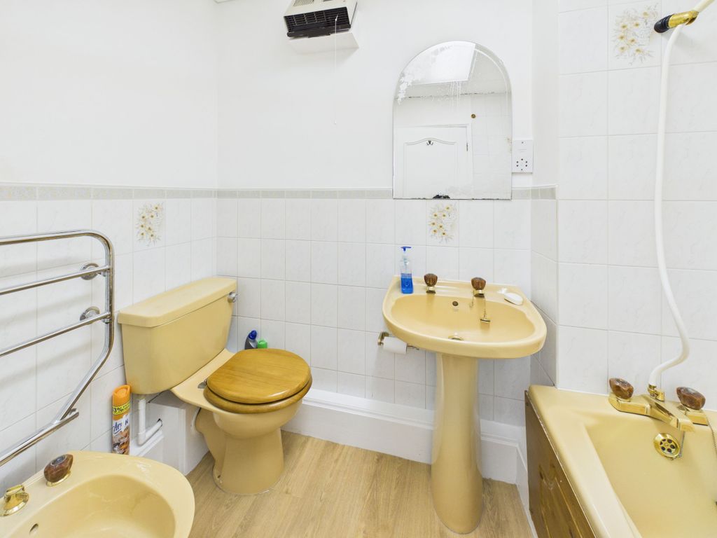 Additional image 18 of 3 bed flat for saleRedcliffe Court, Marine Drive, Preston TQ3
