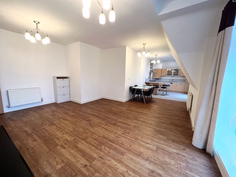 Property photo 1 of 16 Photo 8