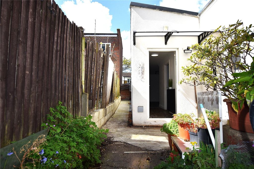 Property photo 1 of 16 Picture No. 18