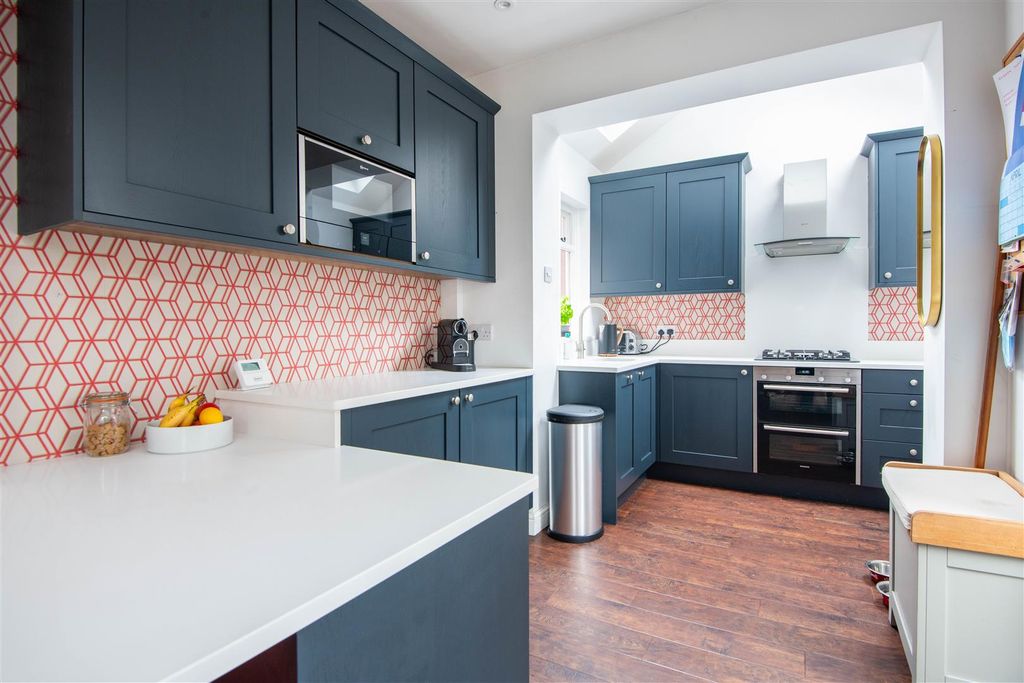 Property photo 3 of 19 Kitchen