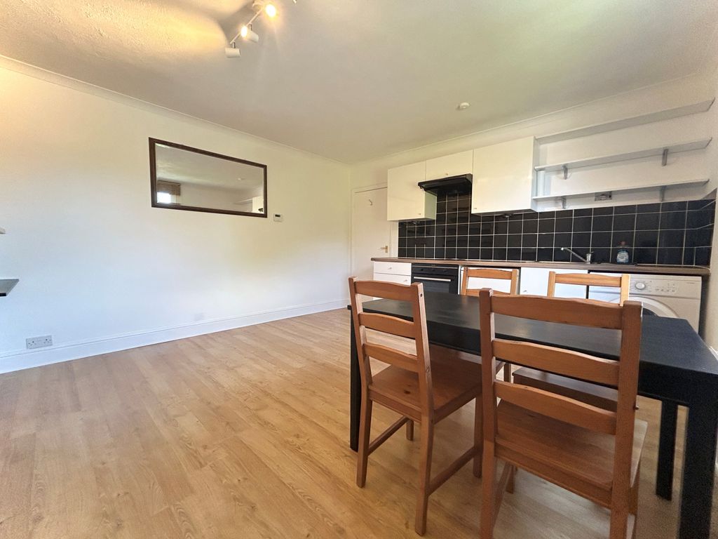 Property photo 3 of 8 Gallery