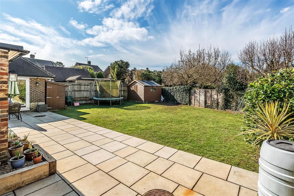 Property photo 2 of 17 50-Stoneleigh-Road-19.Jpg