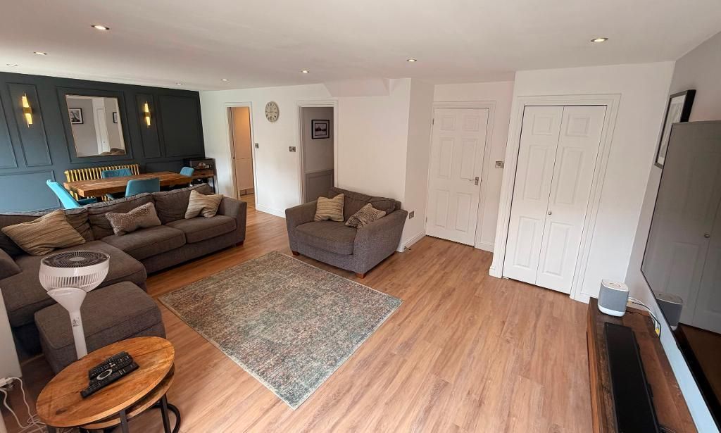 Property photo 3 of 15 Lounge