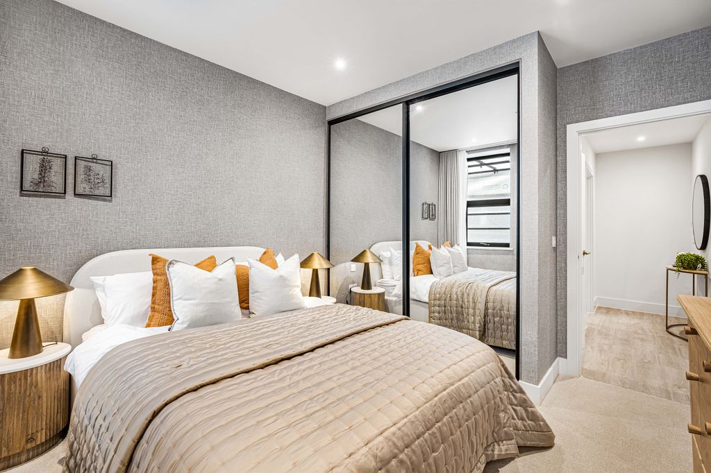 Property photo 3 of 14 Show Home