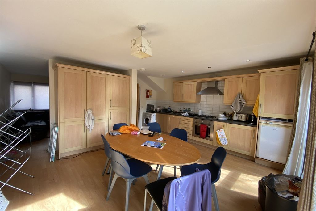 Property photo 2 of 14 (Main)