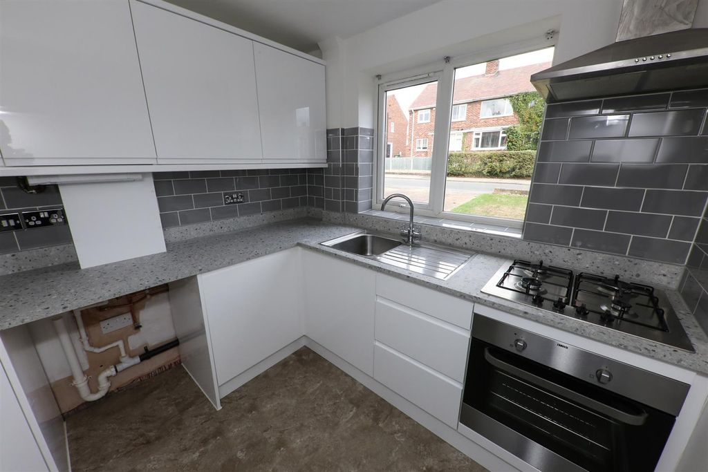 Property photo 3 of 16 Kitchen