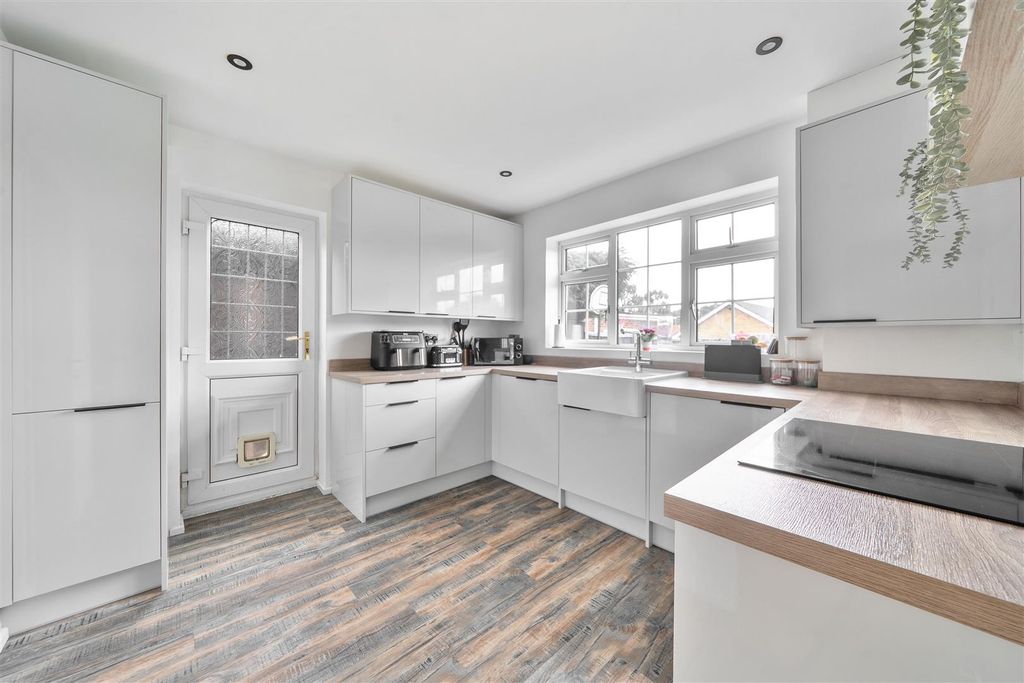 Property photo 2 of 18 Kitchen