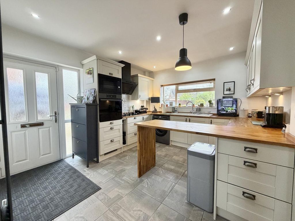 Property photo 3 of 15 Kitchen