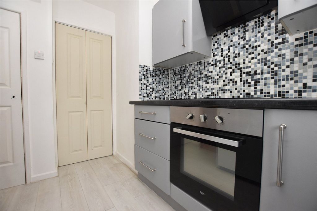 Property photo 3 of 13 Picture No. 11