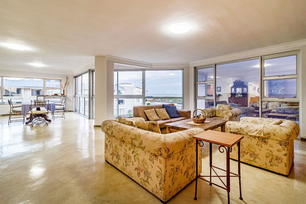 Property photo 3 of 35 Sw1699111