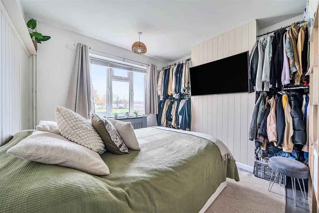 Property photo 3 of 13 Bedroom