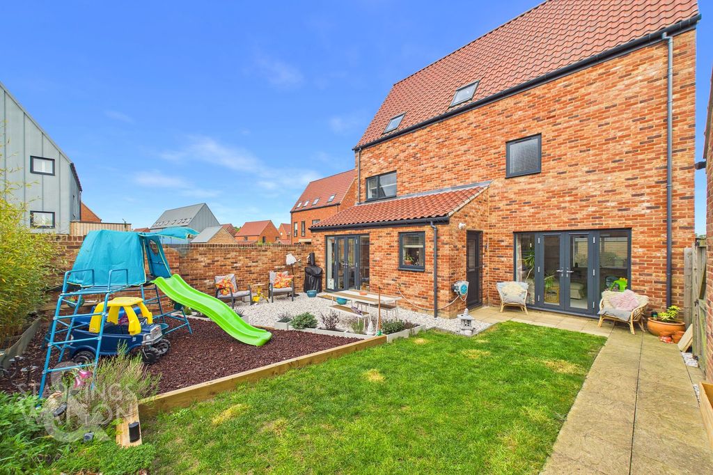 Property photo 1 of 33
