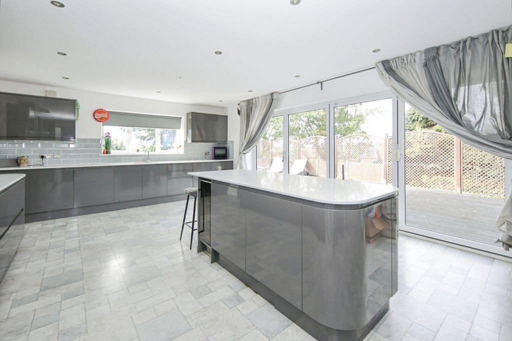 Property photo 3 of 17 Photo