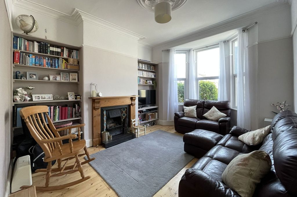 Property photo 2 of 18