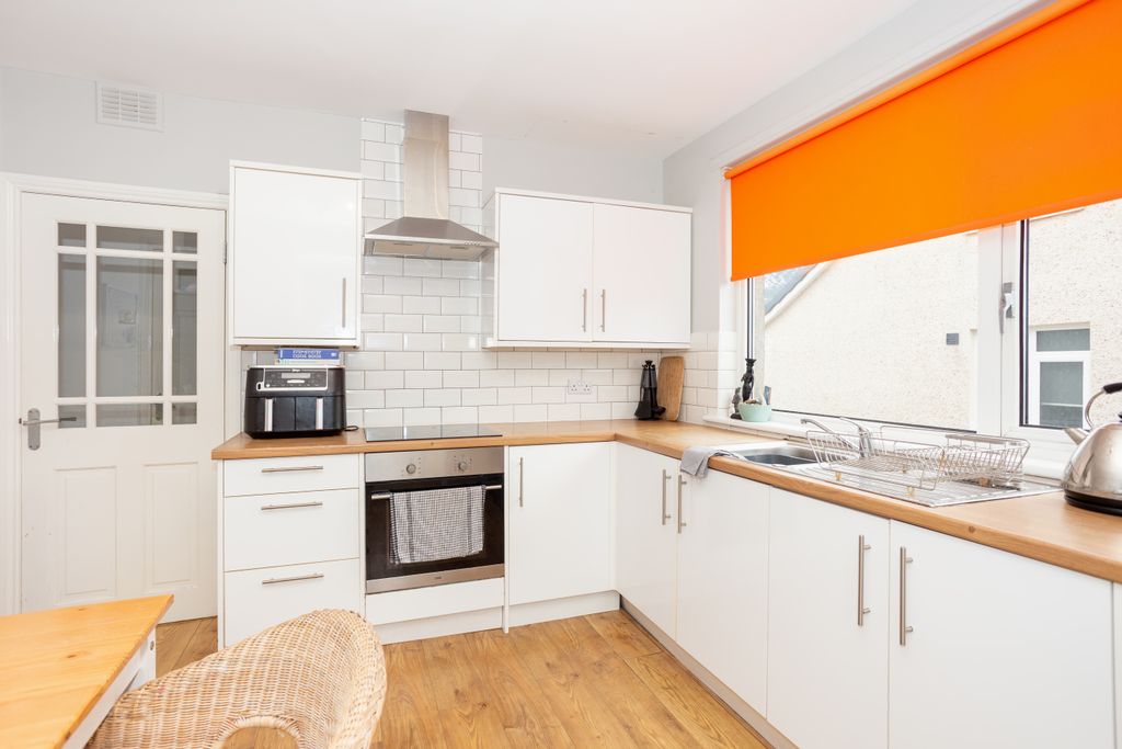 Property photo 3 of 24 Kitchen/Diner