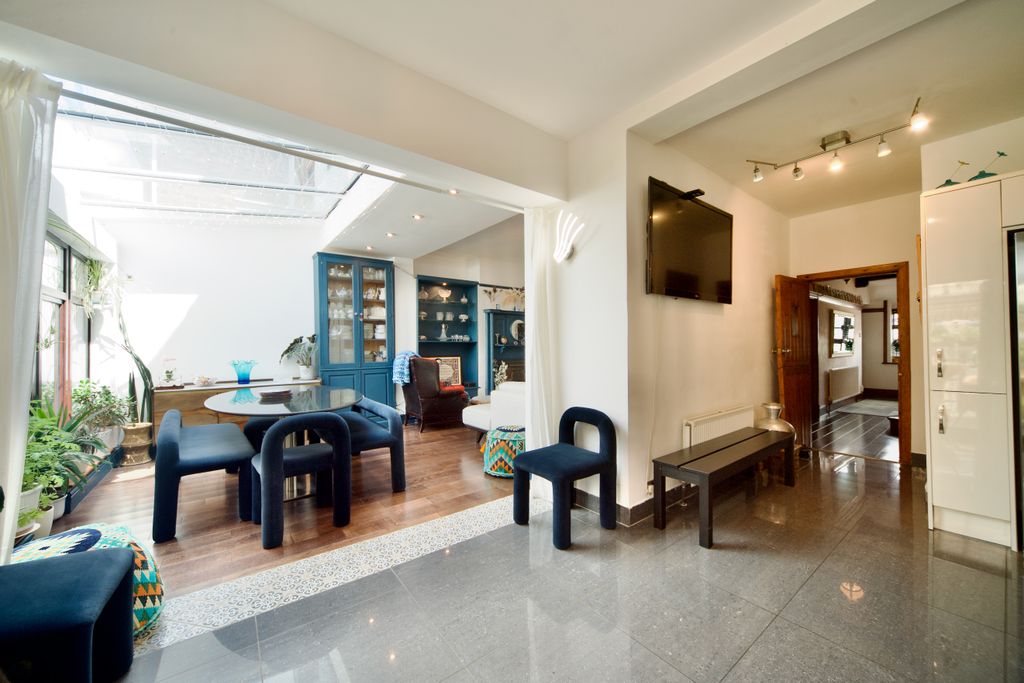 Property photo 2 of 37 Dining Area (2)