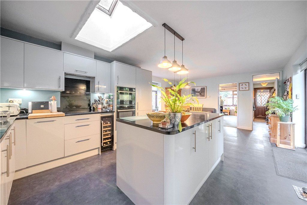 Property photo 3 of 19 Modern Kitchen