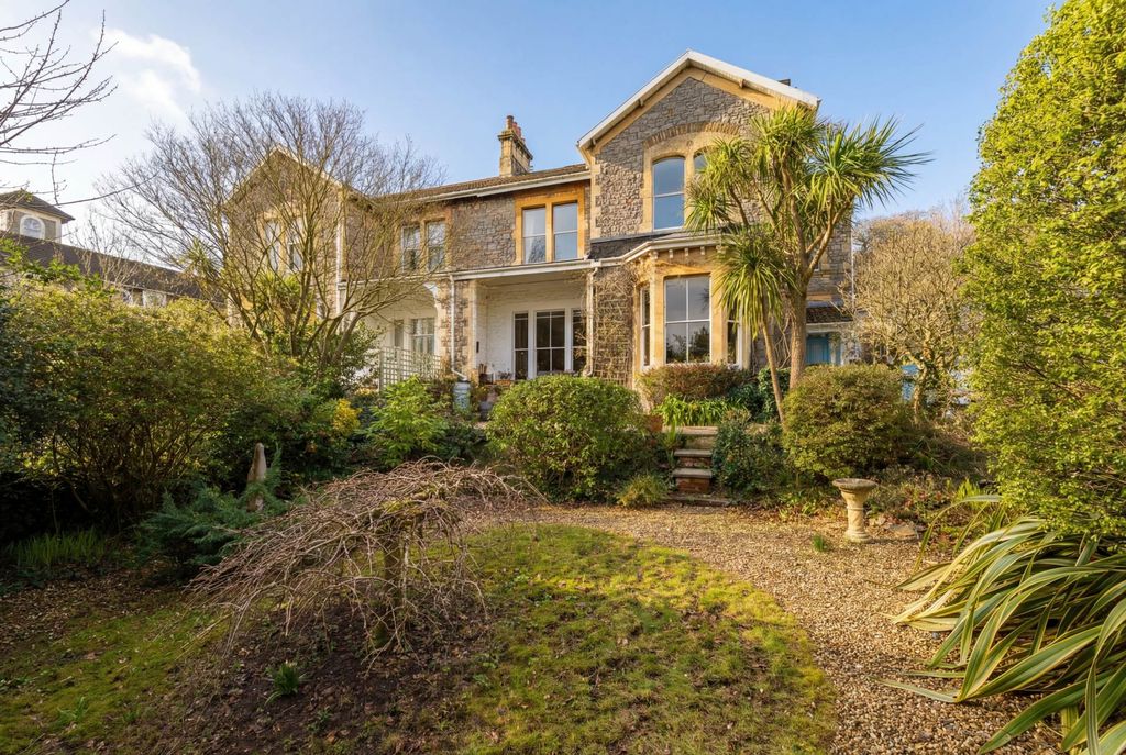 Property photo 1 of 31