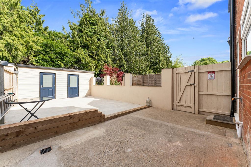 Property photo 3 of 11 6 Nelson Road-11.Jpg
