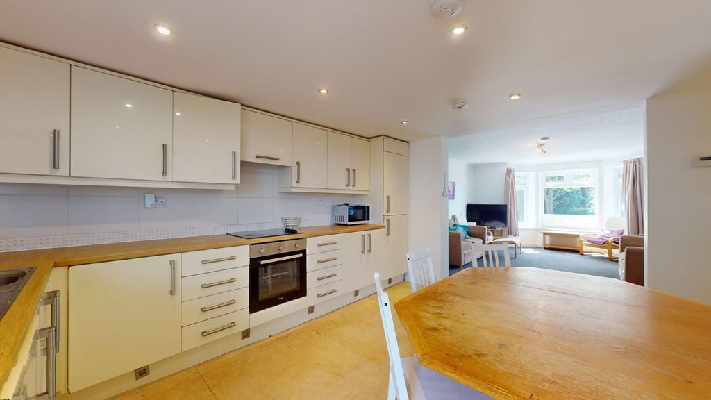 Property photo 3 of 15 A Modern And Spacious Kitchenette With Ample Stora...