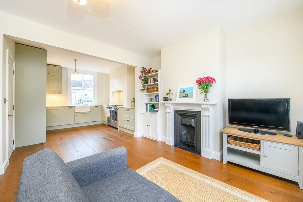 Property photo 3 of 8