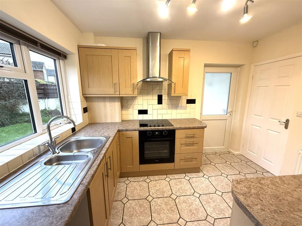 Property photo 3 of 14 Farm Close 6.Jpg