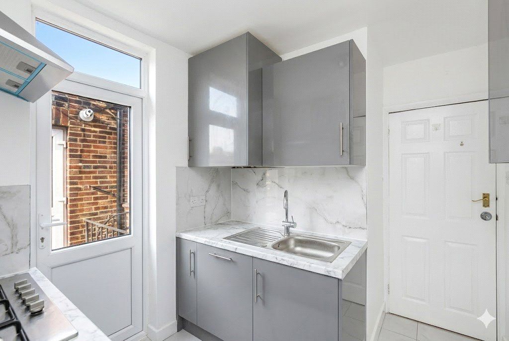 Property photo 2 of 9 Picture No. 65