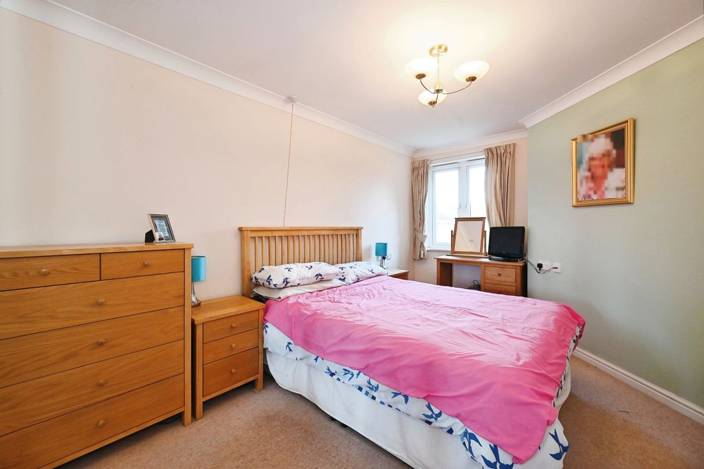 Property photo 3 of 9 Bedroom