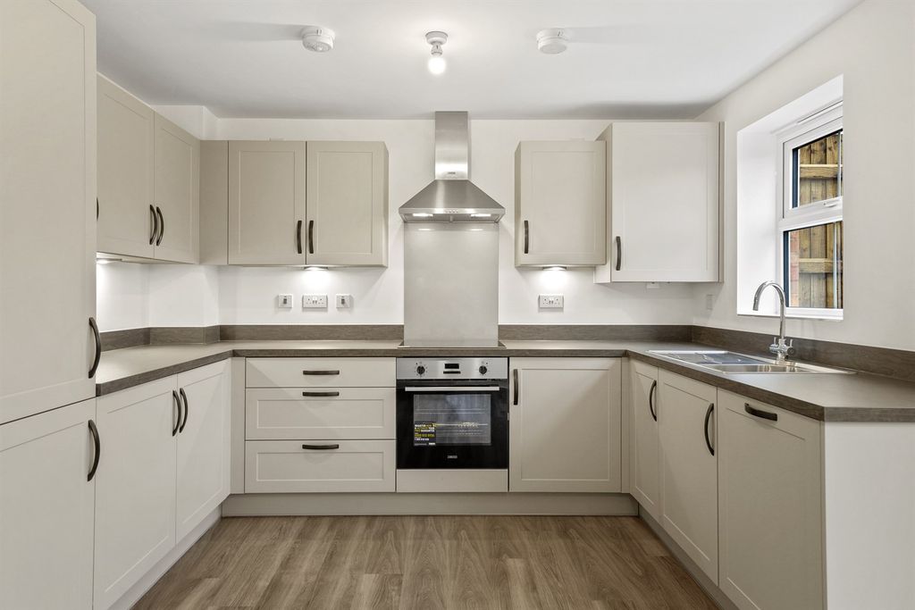 Property photo 2 of 17 Kitchen