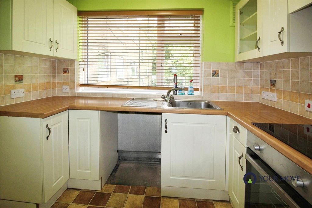 Property photo 3 of 8 Kitchen