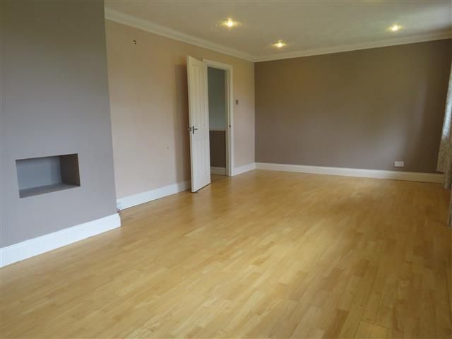 Property photo 3 of 9 Living Room