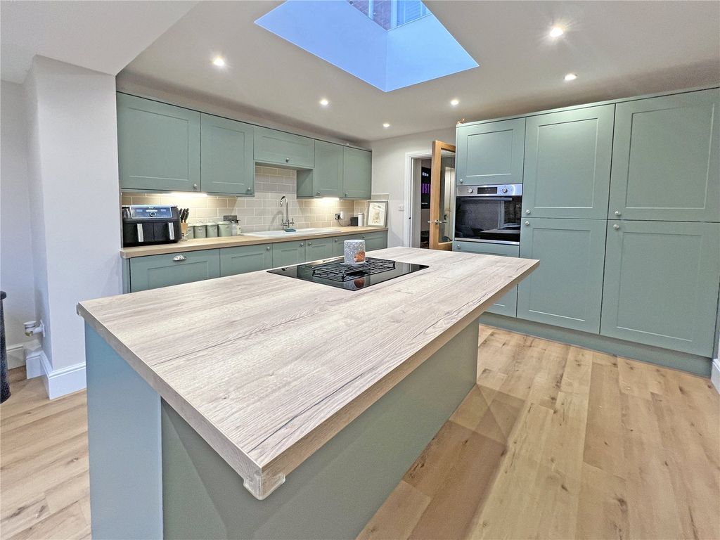 Property photo 2 of 23 Picture No. 17