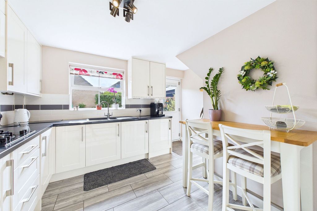 Property photo 3 of 21